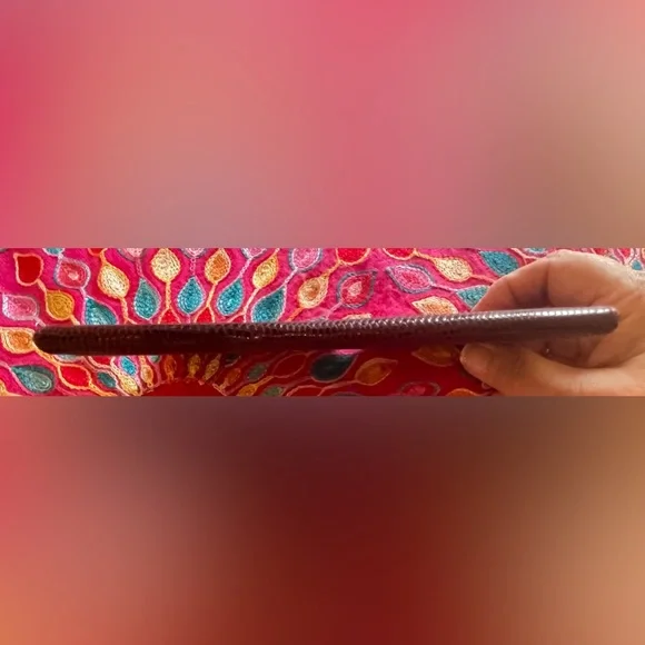 Beautiful Cartier Bordeaux burgundy leather wallet with gold hardware. EUC 7x4” - Picture 5 of 11